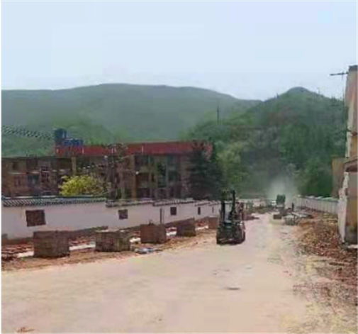 洛陽俊龍建材為新安縣鐵門鎮(zhèn)供應(yīng)透水磚產(chǎn)品，正在施工中... ...