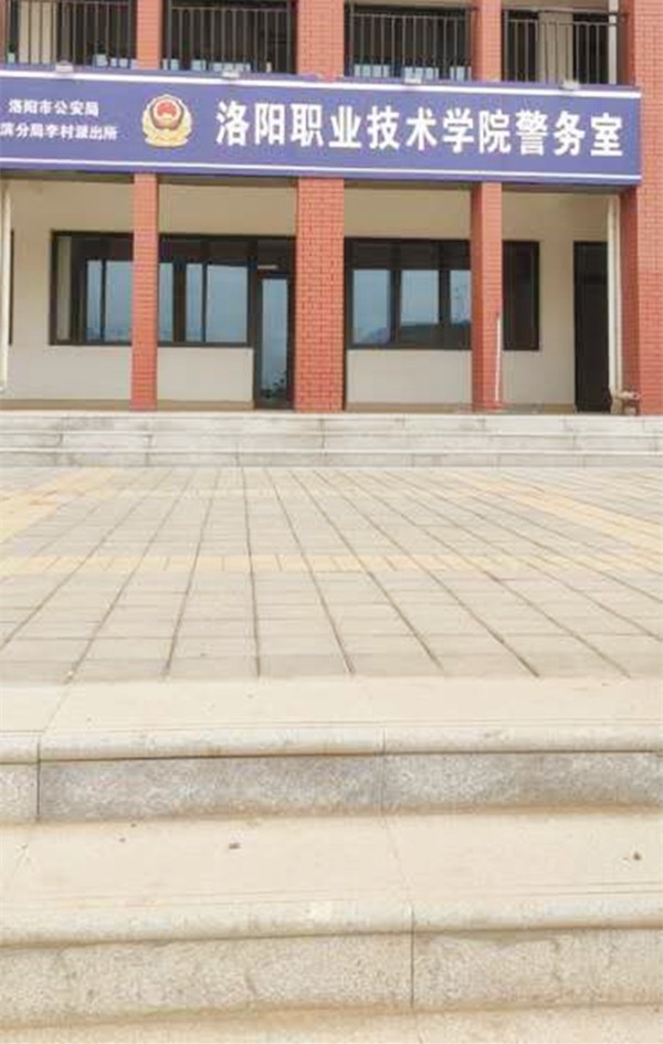 洛陽職業(yè)技術(shù)學院透水磚工程案例-施工效果展示 洛陽職業(yè)技術(shù)學院透水磚工程案例-施工效果展示