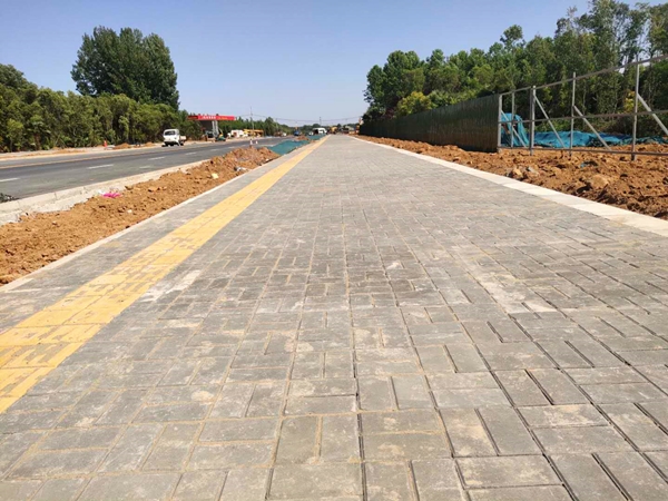 洛陽高新區(qū)夏口路透水磚工程施工效果圖 洛陽高新區(qū)夏口路透水磚工程施工效果圖