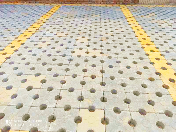 洛陽(yáng)宜陽(yáng)縣錦屏鎮(zhèn)馬堯村植草磚施工工程效果展示 洛陽(yáng)宜陽(yáng)縣錦屏鎮(zhèn)馬堯村植草磚施工工程效果展示